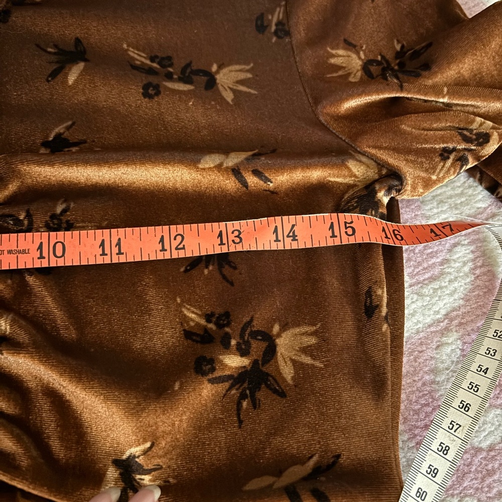 House of Harlow 1960 Velvet like Floral Dress in Goldish Brown - Picture 7 of 10